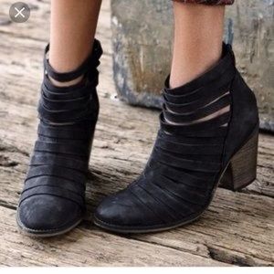 Free People Hybrid black bootie